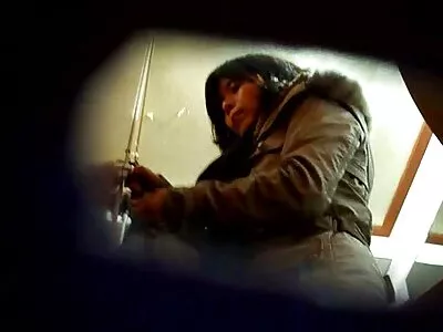 Jolie fille japonaise se masturbe la chatte jusqu'à ce photos femmes mûres qu'elle commence à fuir