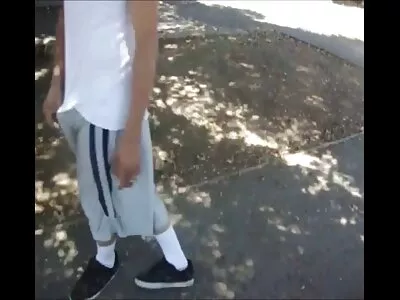 Fellation sensuelle d'une jeune fille passant sur un baiser grosses matures nues tourbillon russe