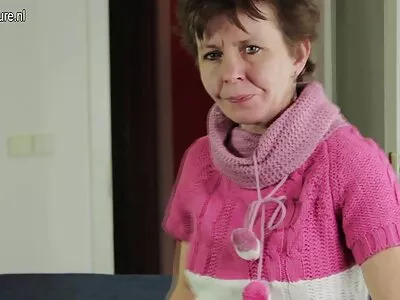 Une Japonaise en culotte blanche mature nue plage touche sa chatte et met sa bite dans sa bouche