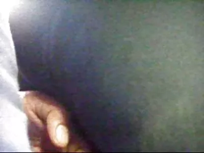 Après des scènes de jalousie, une brune aux gros seins baise avec un belles matures nues anulingus