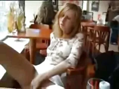 jeune saucisse photos gratuites femmes mures nues plantureuse habilement embrassée par un mec