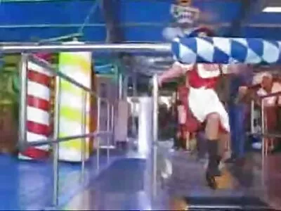 Fille en jeans petite Andi orale sur une mature nue au soleil crampe de bite et du sperme sucé