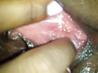 trois filles à un bal masqué se réveillent d'un cancer et matures nues sur la plage commencent à baiser un mec