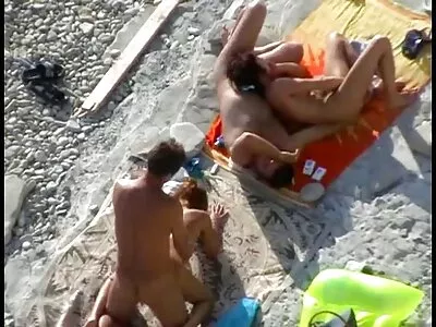 Porno solo privé sur la mature sein nu table avec des crampes de bain à remous russes