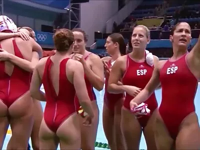 Une photos vieilles matures nues étudiante russe enlève son jean et enlève ses crampes