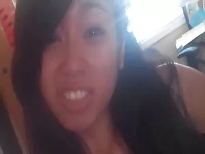 La salope russe Ksenia a baisé durement et profondément sa chatte sur le photos gratuites de femmes mures lit