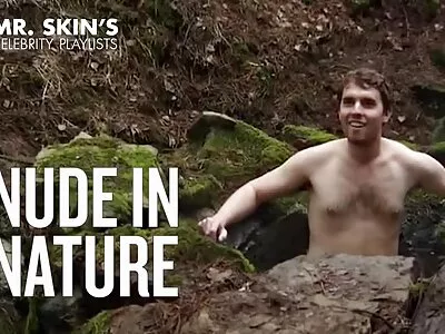 Phoenix Mary embrasse un mec qui a éjaculé sur son cul et mature nue plage continue