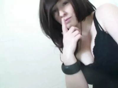 spectacle BDSM public avec mature 60 ans nue fisting public