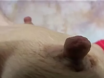 Met de grosses cuisses et baise des trous de salope femme nu mure avec des baisers