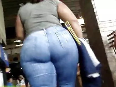 Beauté rousse nue matures noires nues et debout devant la caméra