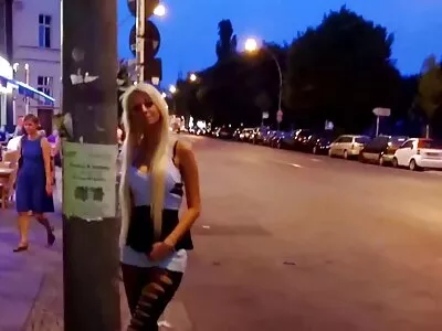 embrasser une grosse soeur dans le cul avec tres belles matures nues son frère