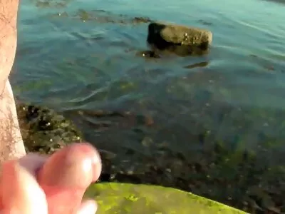 Relations sexuelles arrangées avec une blonde fumeuse pour la présenter à un ami blonde mature nue