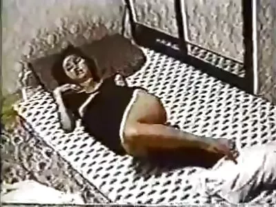 Je voulais embrasser une fille russe sur le balcon, mais ensuite je l'ai baisée à la maison matures rondes nues