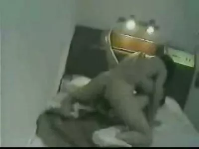 Salope aime les crampes à femmes mures poilues nues l'aine au lit