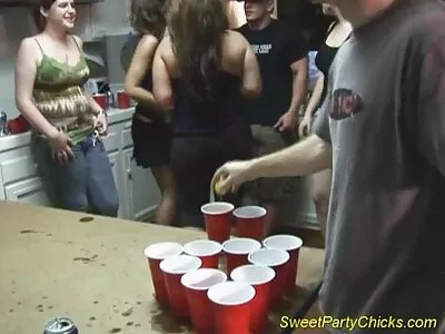 Blonde plantureuse s'embrassant en photos belles matures nues public dans un restaurant