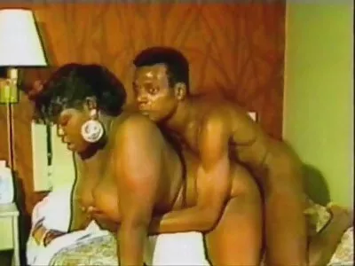 La princesse rose fait lécher femmes mures nues gratuit les pieds de l'esclave