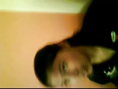 Il a embrassé une belle fille et a matures japonaises nues rempli ses gros seins pleins