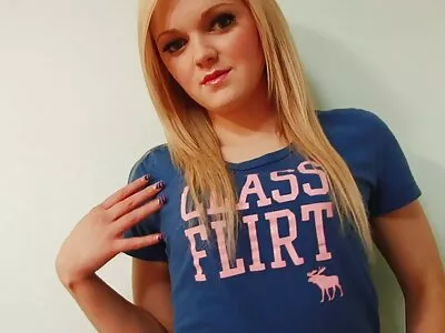 Bite au cul luxuriant s'embrassant Super matures denudees