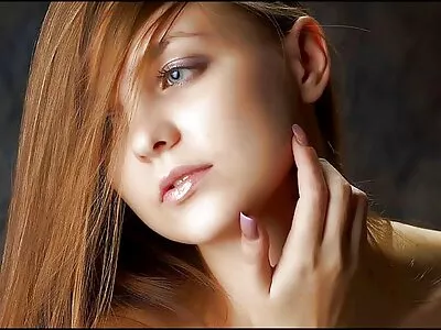 Le portier de l'hôtel embrassa la dames agees nues riche beauté dans toutes les fissures