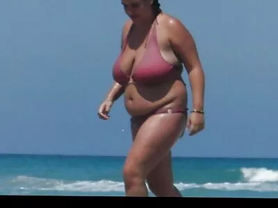 La secrétaire aux femmes matures nues photos yeux gris Samantha Rone déshabille dogola devant son patron