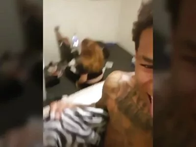 Une caméra cachée surprend un mannequin porno en train de communiquer avec un opérateur femmes mature nue photos