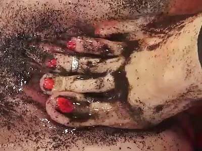 Triple pénétration photos matures nues dure sur une jeune brune