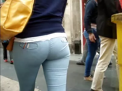 Baisée dans femme mature naturiste le cul par une transexuelle