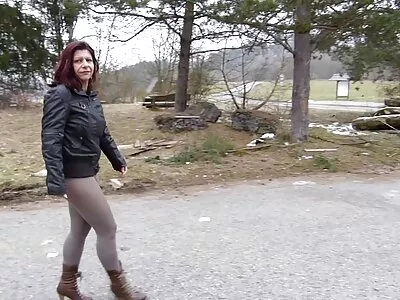 Femme russe à photos de femme mure nue la chatte poilue forcée de lécher le trou de l'esclave