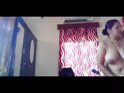 Demi-frère jaillissant dans photos femme mure sexy un voleur aux cheveux bouclés au cul chic