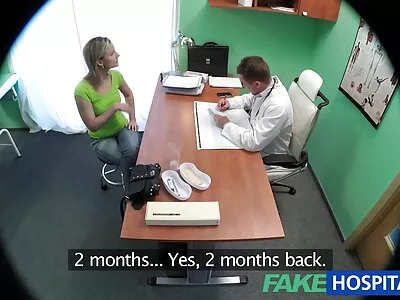 Enfoncer une photos cougar nue belle brune dans la piscine et pousser une fille dans le cul