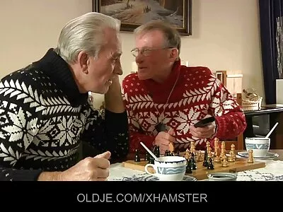 Salopes au cul frais brunes matures nues passent des disjoncteurs sexy