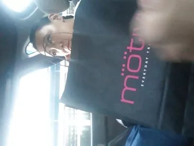 Fille jouit bien avec un nues matures double baiser