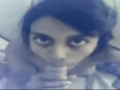 Fille avec une belle photos de matures poilues coiffure intime éjacule pendant un baiser élégant