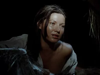 Bite à sambrero embrassant dames agees nues une vieille femme dans la salle de bain d'un restaurant