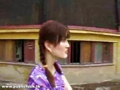 Salope aux gros seins prend goulûment la bite de l'homme dans photos femmes mures nues sa bouche et la suce