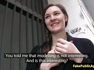 Fille en bas sexe anal dur et femmes matures nues à la plage pipe profonde