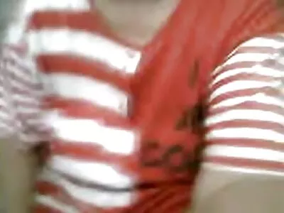 Femme maigre avec des ABDOS profonds suçant une bite et baisant dans un photos de femmes mûres nues baiser de chatte.