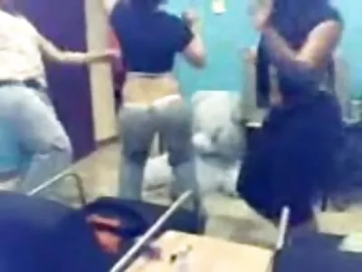 Fille maigre avec de gros mature nue chez elle seins doigté reçoit du sperme de Jock