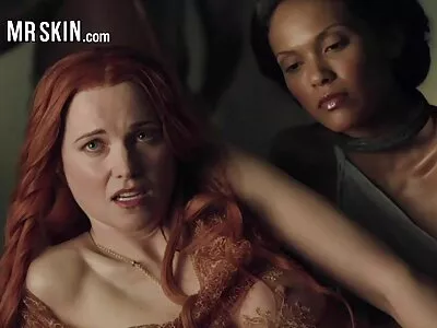 Blonde russe avec des baisers. ronde mature nue