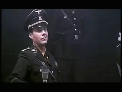 Une brune aux gros seins sexy se fait éjaculer sur photos mature nue les seins