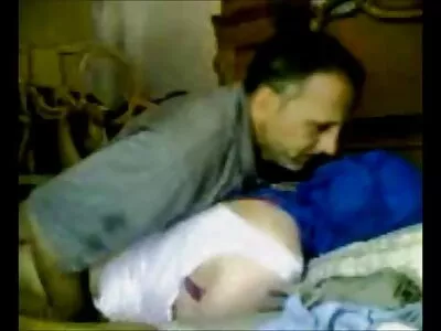 Karlie grey lèche ses couilles et baise avec des matures francaises nues baisers.