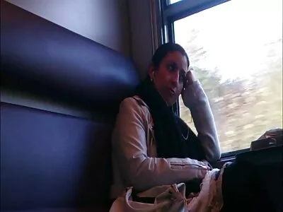 Un photos femmes matures nues mec chauve rasé planifie des relations sexuelles avec une brune blanche